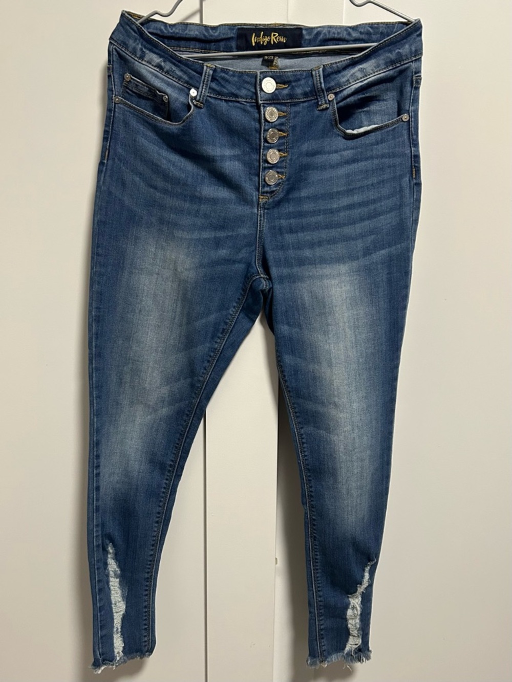 Indigo Rein blue denim jeans with button fly and distressed hem Size: 11/29